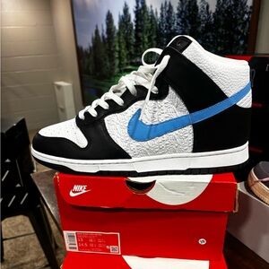 Nike Athletic Shoes Black White Blue